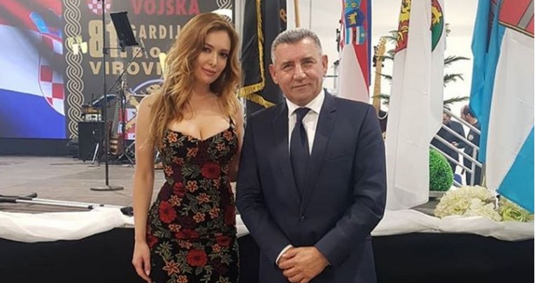 Lidija Bačić pozirala s generalom Gotovinom i pohvalila se poklonom