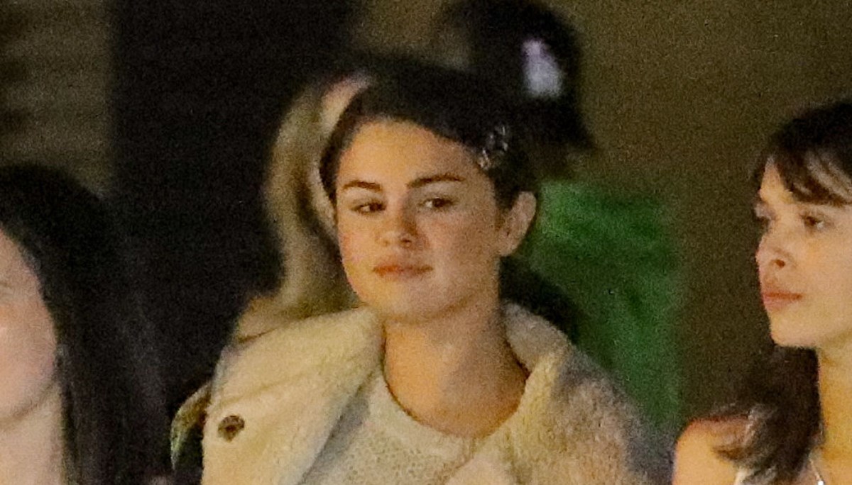 Selena Gomez plijenila poglede neobičnim stajlingom u izlasku s frendicama