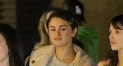Selena Gomez plijenila poglede neobičnim stajlingom u izlasku s frendicama