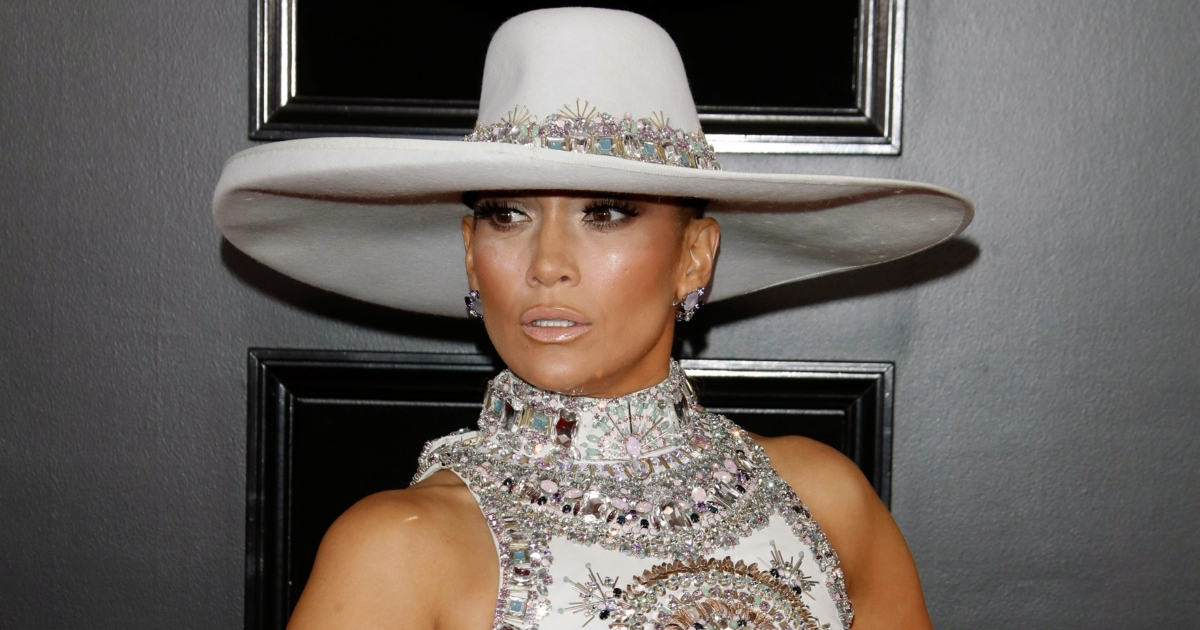 J.Lo na crvenom tepihu pokazala mišićave ruke: “Oduzimaš dah”