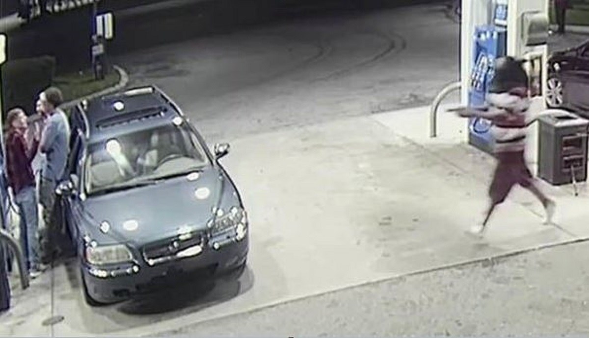 Naoružani pljačkaš napao ekipu koja se vraćala sa Spring Breaka i odmah požalio