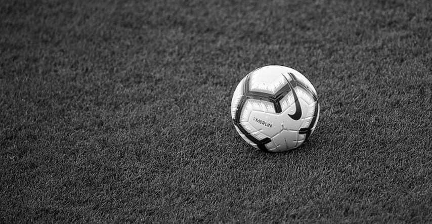 Tragedija u Srbiji: Mladi nogometaš se srušio na teren i preminuo