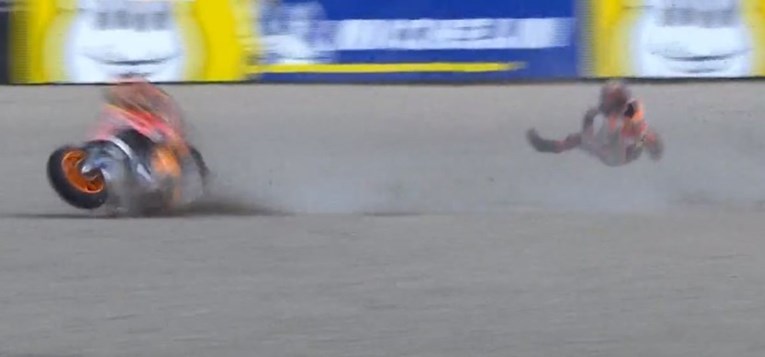 Težak pad peterostrukog prvaka Moto GP-a. Slomio je kralježak