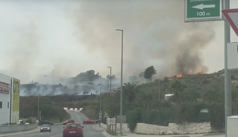 Požar u Splitu, gorjelo pored shopping centra