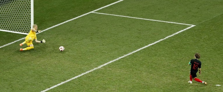 Pogledajte kako je Schmeichel skinuo Modriću penal u 116. minuti