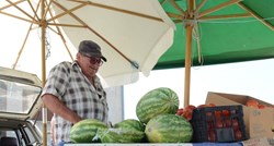 Marketinški potez prodavača voća kod Bjelovara nasmijao kupce: "Slatka kao..."