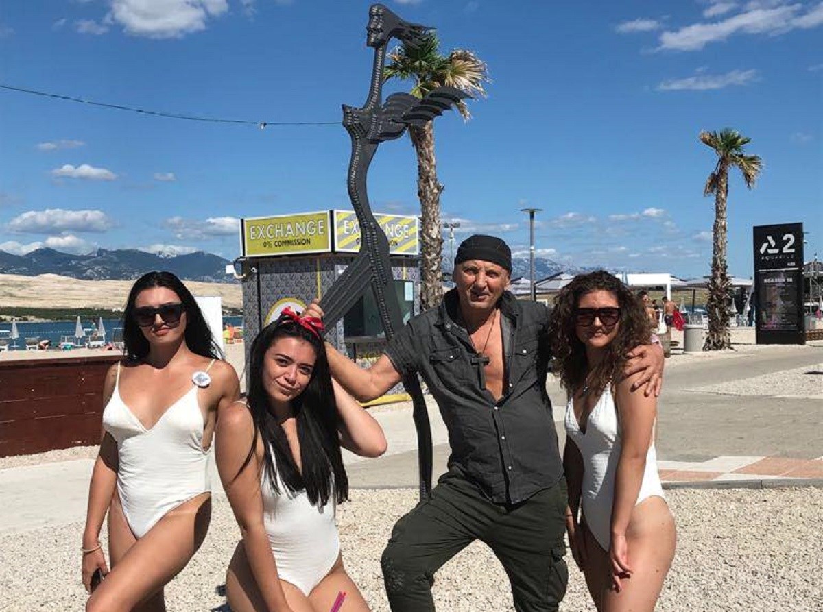 Lupinizam osvaja turiste na Zrću: "Već se fotkaju pokraj skulptura"