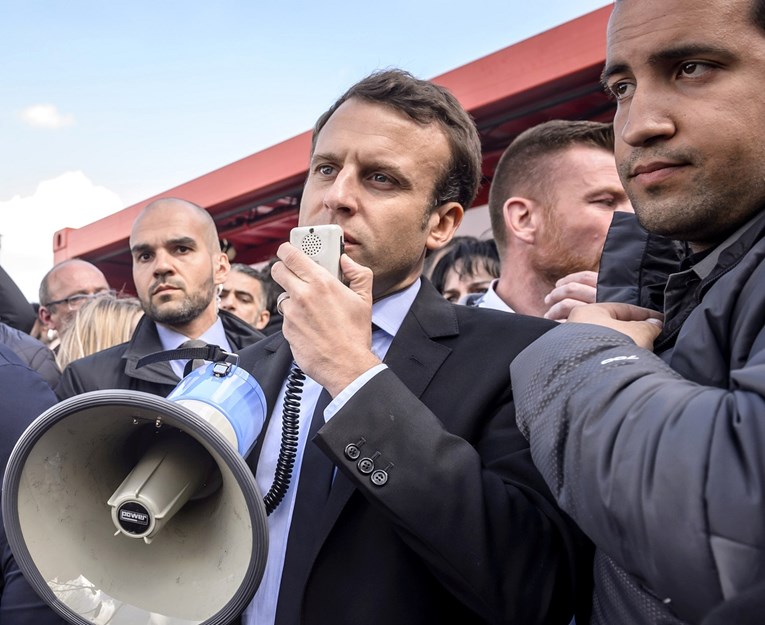 Zbog zaštitara koji je napao prosvjednike Macron naredio velike promjene u svom uredu