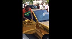 Sin Madurove žene voza se Monakom u zlatnom Ferrariju