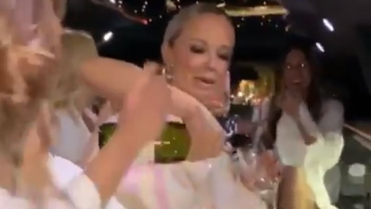Maja Šuput u mini haljini digla ruke i pokazala malo previše