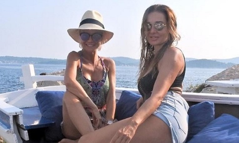 Maja Šuput i Tatjana Dragović družile se na plaži i pozirale na ljuljački