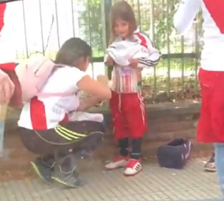 VIDEO Uhićena majka koja je kćer opasala bakljama pred Superclasico