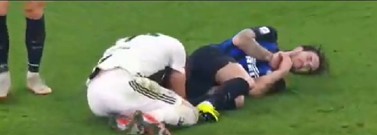 Mandžukić maznuo Vrsaljka laktom u vrat pa se pravio da se ništa nije dogodilo