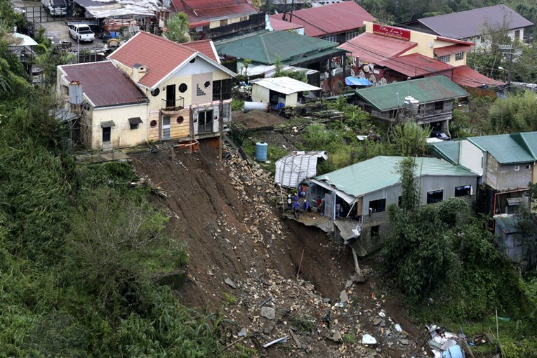 Siloviti tajfun ubio četiri osobe u Kini, 200 ozlijeđenih u Hong Kongu