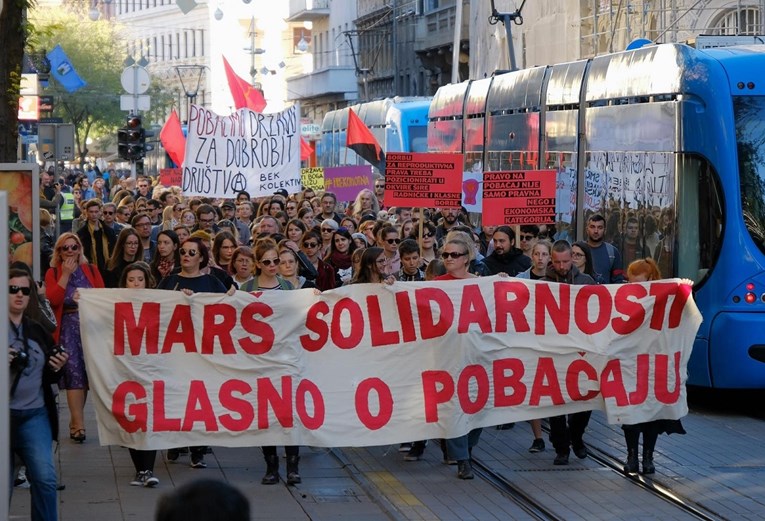 Marš u centru Zagreba: "Ni državu ni boga blizu jajnika moga"