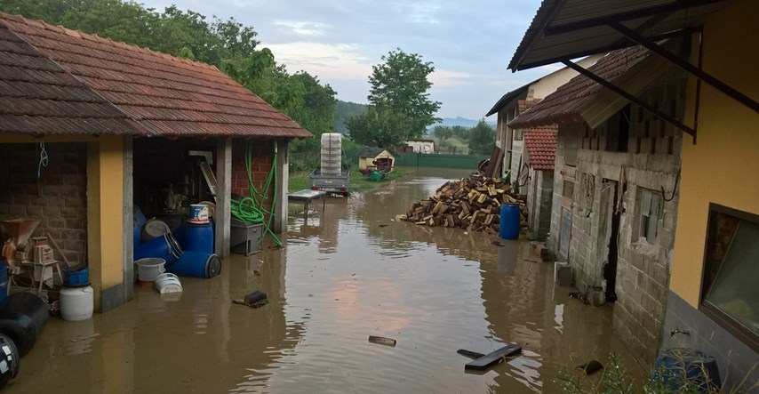 FOTO Olujno nevrijeme potopilo Martijanec kod Ludbrega, blatnjava voda ulazi u kuće