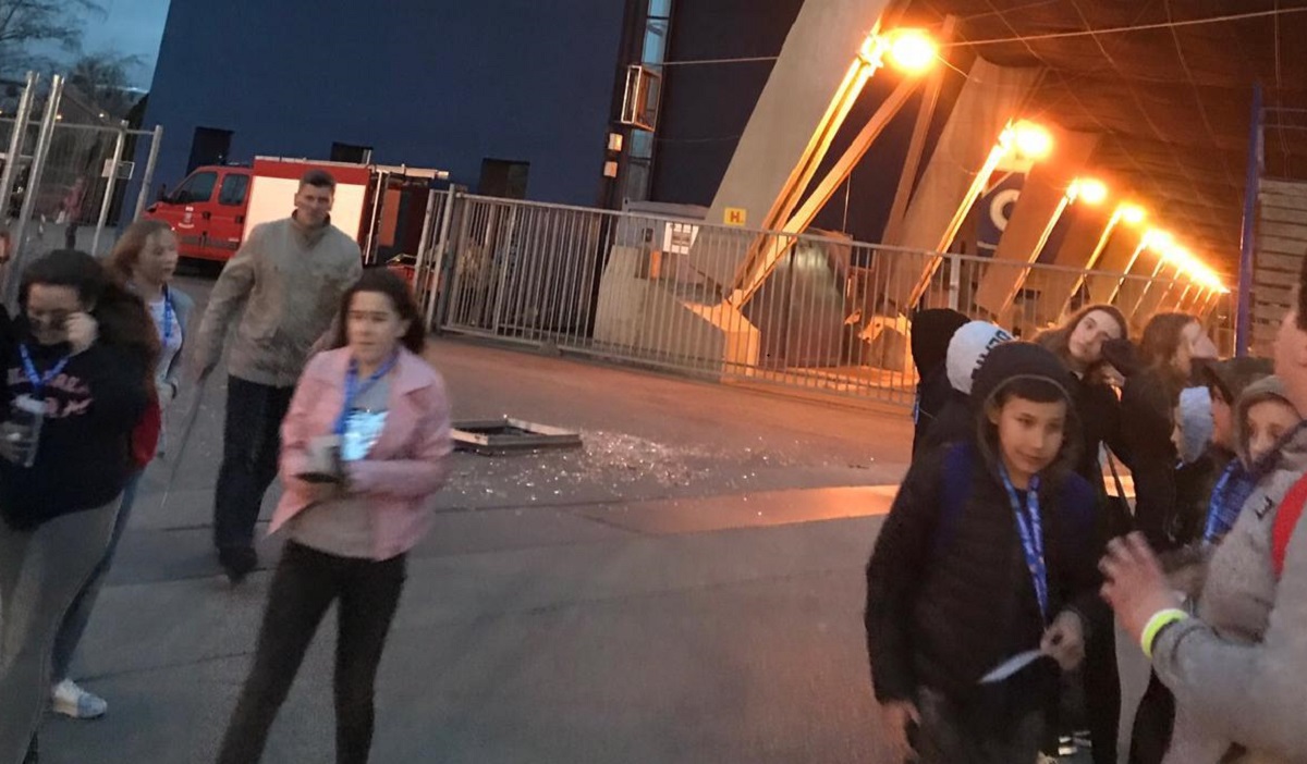 FOTO S Maksimira otpadaju stakla, krhotine skoro pale na djecu