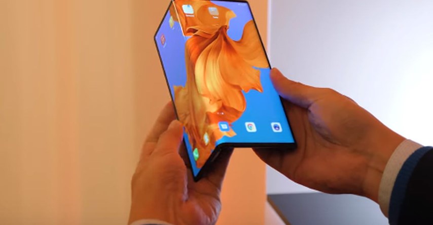 VIDEO Huawei predstavio novi preklopni pametni telefon