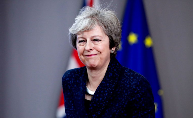 May smiruje britanske zastupnike oko Brexita