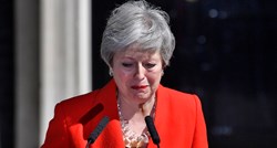 VIDEO Theresa May plakala dok je najavljivala ostavku