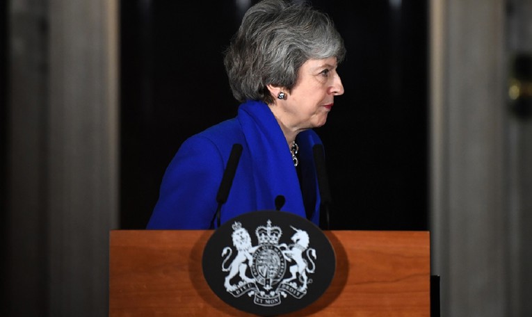 Kako je moguće da je Theresa May još uvijek premijerka?