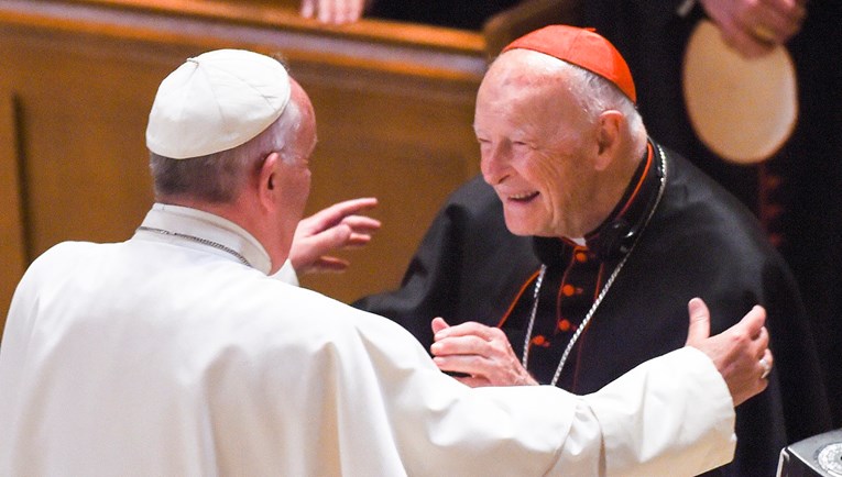 Prvi kardinal u povijesti ostao bez crvene kape zbog zlostavljanja