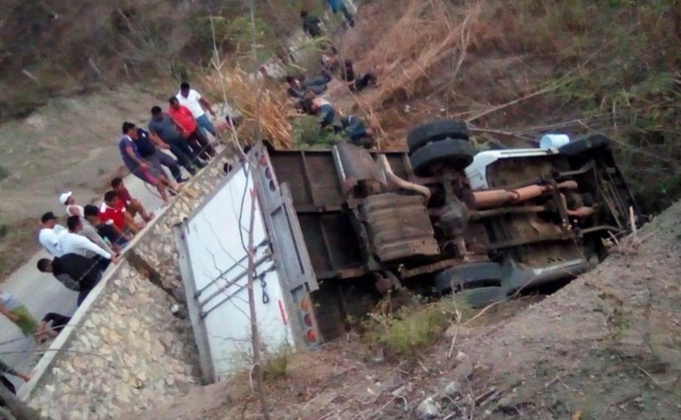 25 migranata poginulo u prometnoj nesreći u Meksiku