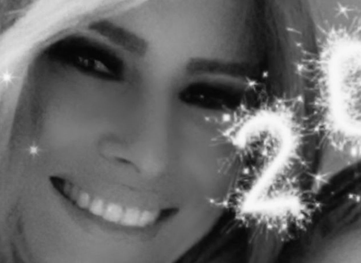 Melanija novu godinu čestitala selfiejem s kojeg je izrezala jednu osobu