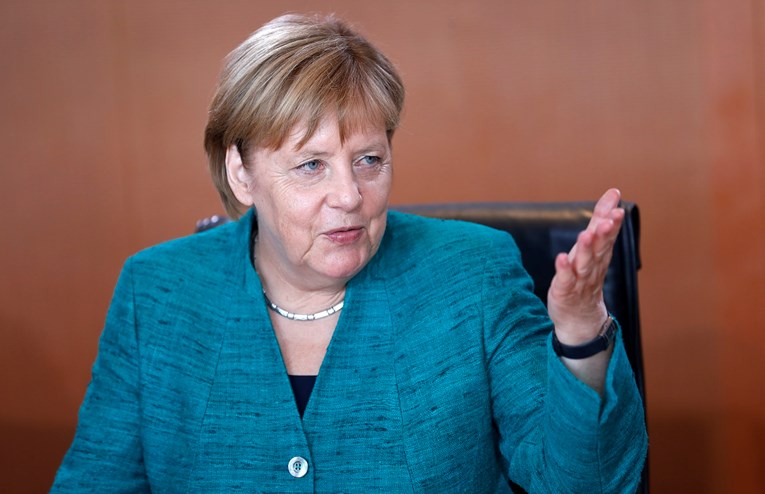 Angela Merkel nakratko šokirala novinare odgovorom o Brexitu