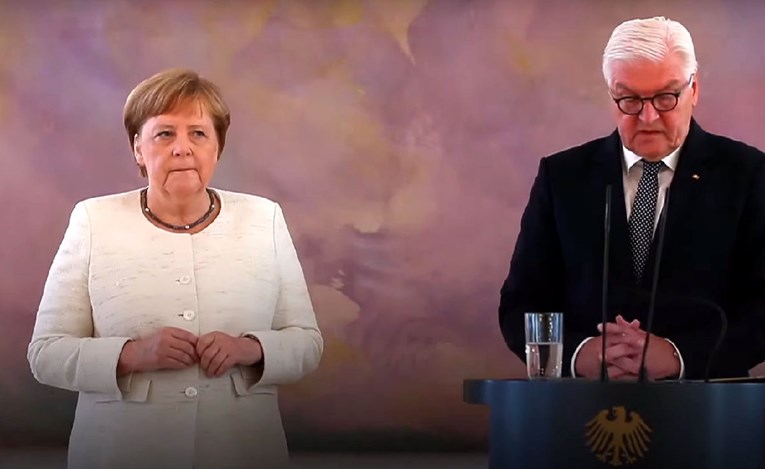Merkel se opet nekontrolirano tresla pred kamerama