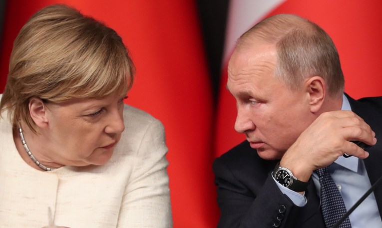 Merkel kaže da je za novu krizu između Rusije i Ukrajine kriv Putin