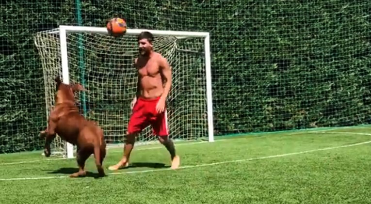 Messi nema milosti: Pogledajte kako je loptom izludio vlastitog psa