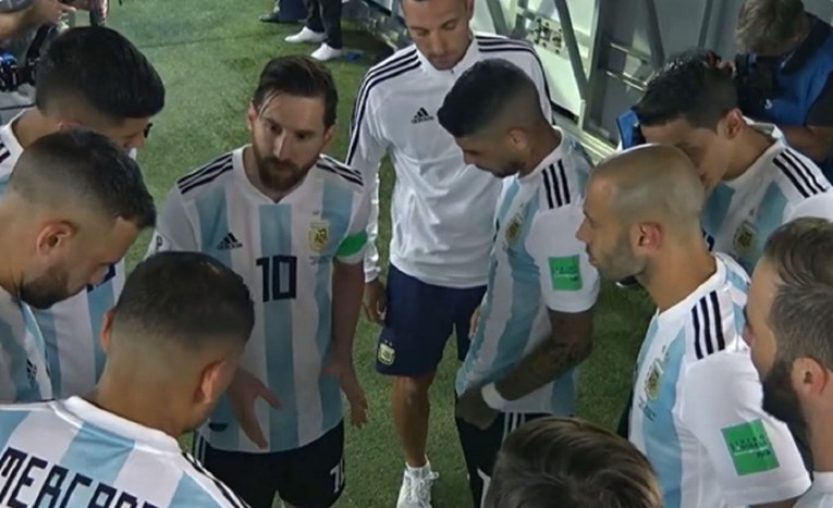 Pogledajte kako je Messi na poluvremenu održao time-out igračima Argentine