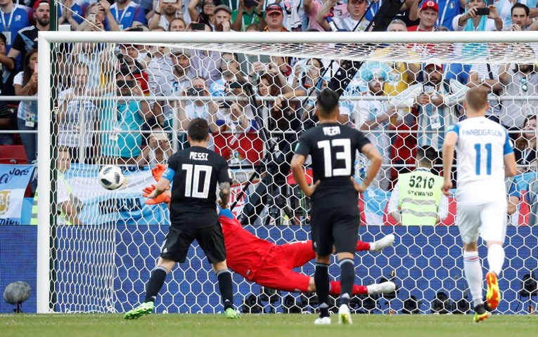 Argentina - Island 1:1, Messi tragičar, islandski golman junak