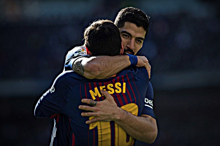 Fotografija Suareza i Messija postala hit na internetu