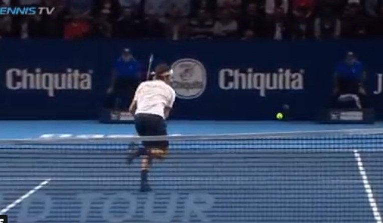 VIDEO Čarolija Rogera Federera: Kako je ovo uspio?