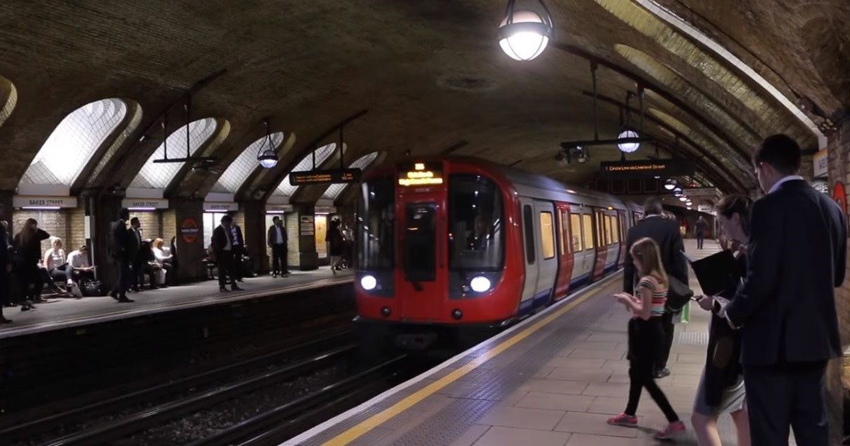 Majka, otac i beba čudom preživjeli nalet vlaka u londonskom metrou