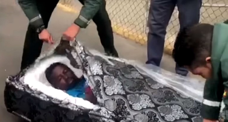 Španjolska policija pronašla dvojicu migranata u madracima, pogledajte snimku