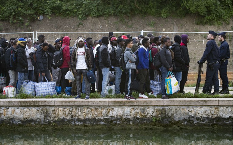 Britanci i Francuzi se dogovorili o sprječavanju migranata koji prelaze čamcima
