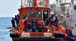 Skoro 100 migranata spašeno u moru kod Libije, ne žele se iskrcati s broda