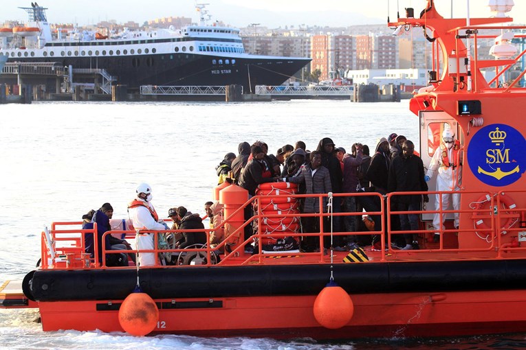 Spasilački brod s 300 migranata stigao u Španjolsku
