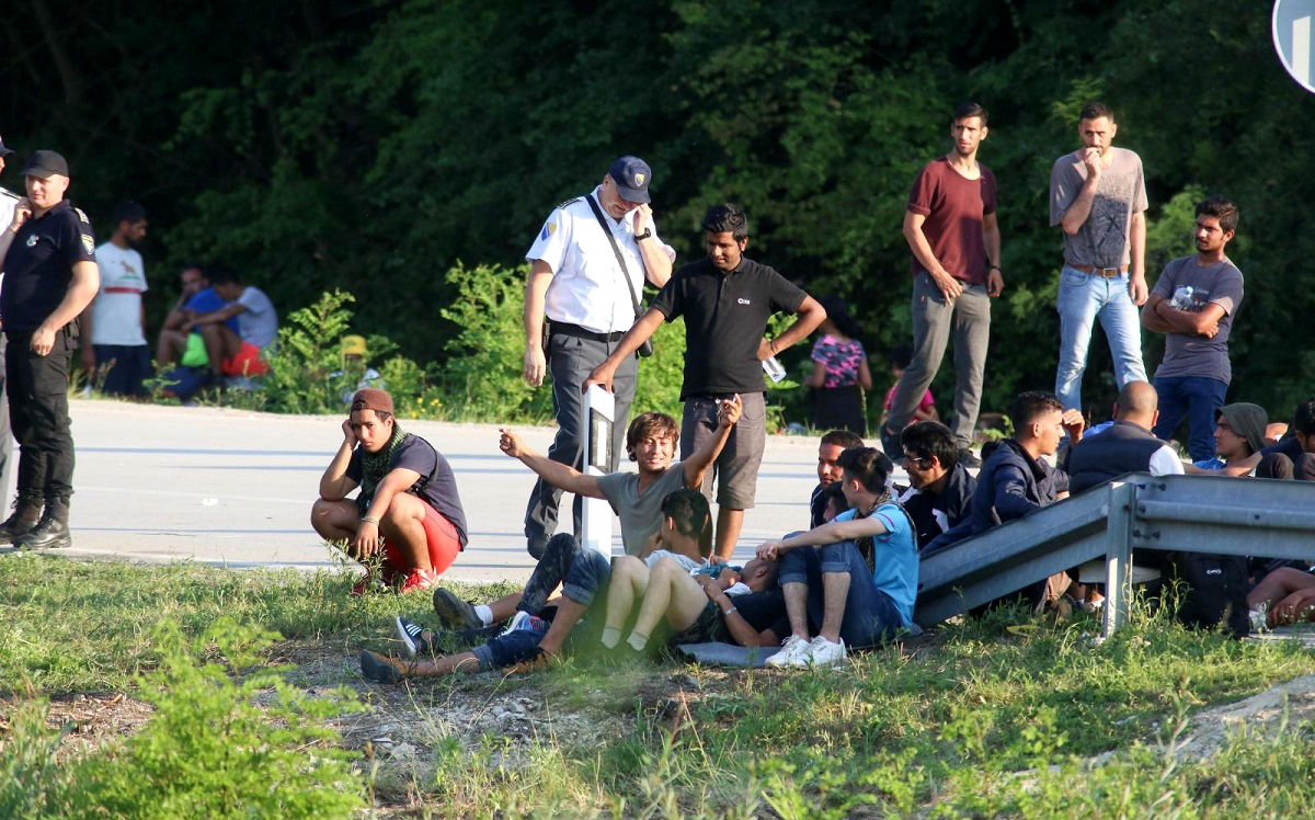 Izbio požar u policiji u Velikoj Kladuši, ozlijeđena tri policajca i migrant