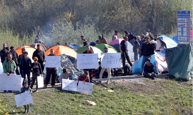 Reuters piše o hrvatskoj policiji: Zaustavljaju migrante na putu u EU