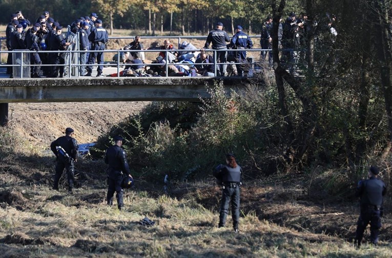 Migranti kod hrvatske granice oteli Slovenca, vezali ga i strpali u prtljažnik