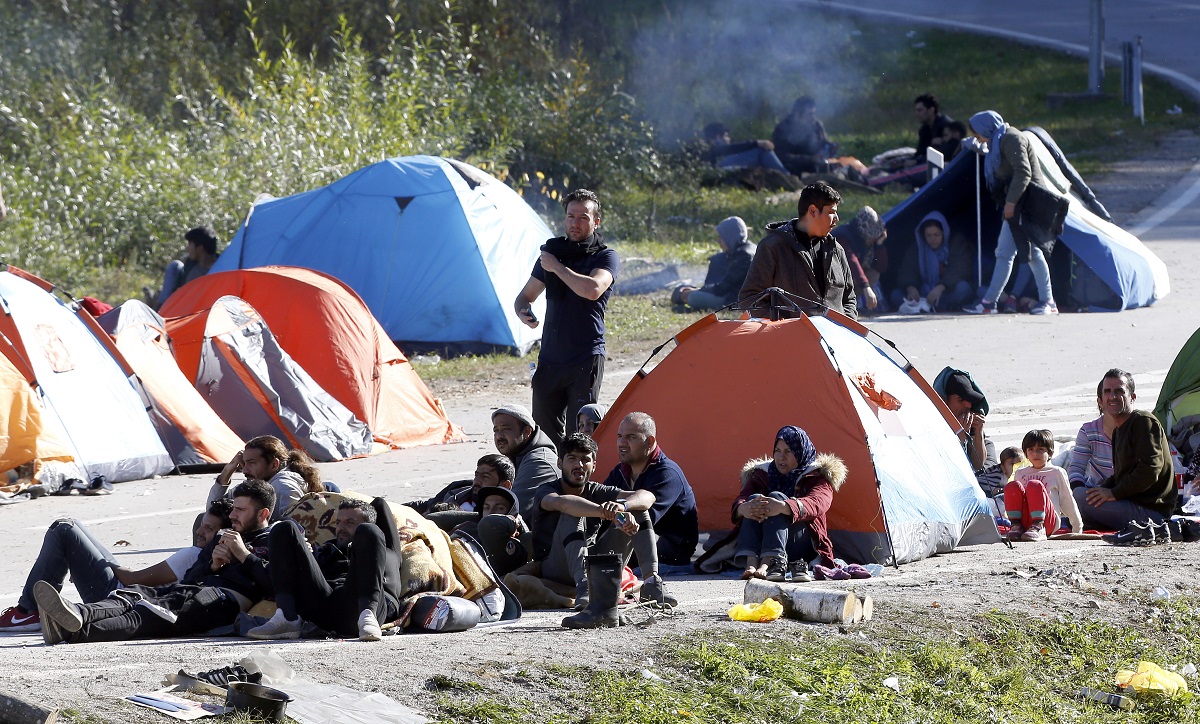 Biskup Komarica: Katolička crkva mora se uključiti u pomoć migrantima