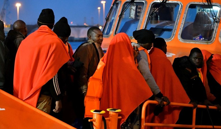 Brod s više od 70 ilegalnih migranata potonuo kod Tunisa