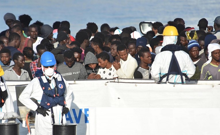 Italija ne odstupa, ne žele primiti brod pun migranata koji već danima pluta na Mediteranu