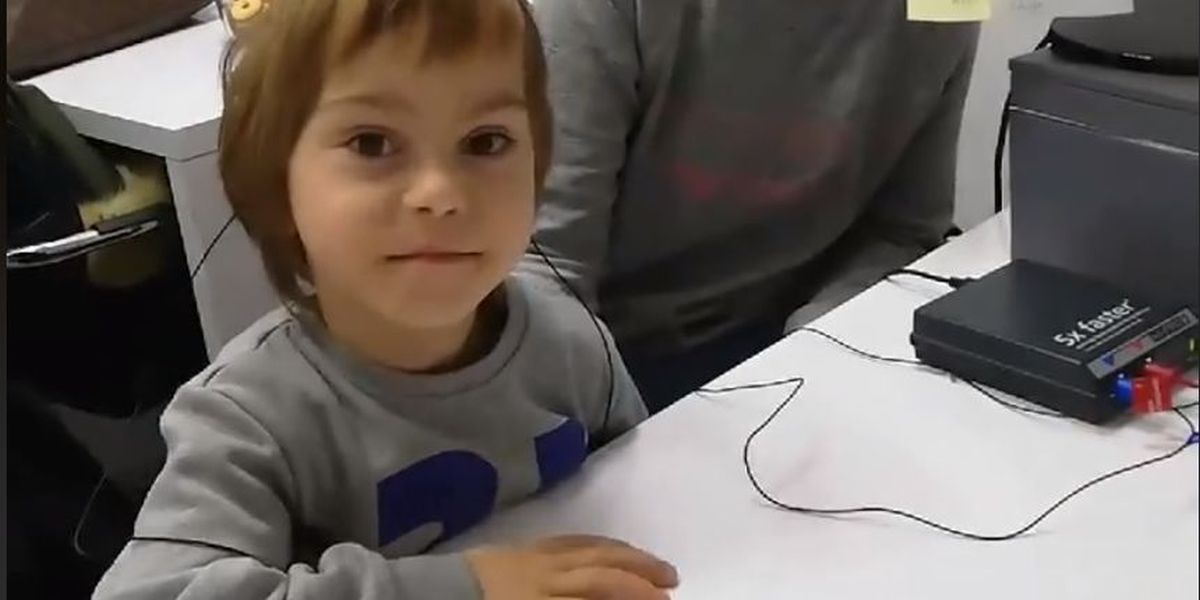 Zahvaljujući Ireni iz ŽNV maleni Mihael konačno čuje te je izgovorio prvu riječ