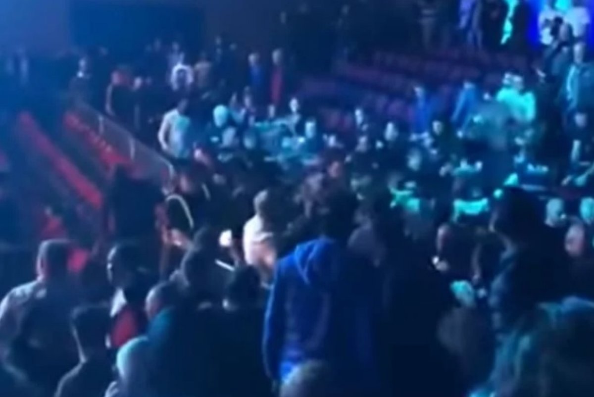 Brutalna tučnjava navijača Millwalla i West Hama na boks meču