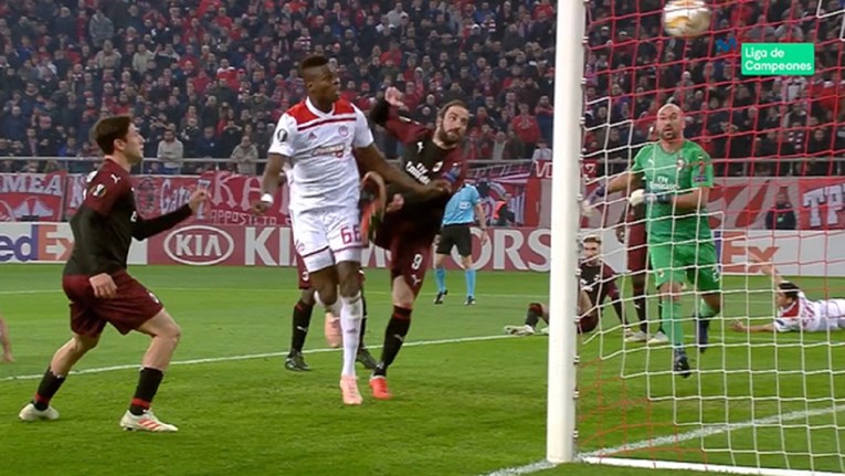 Tragikomični Milan prima gol: Gdje je golman, što radi Higuain?